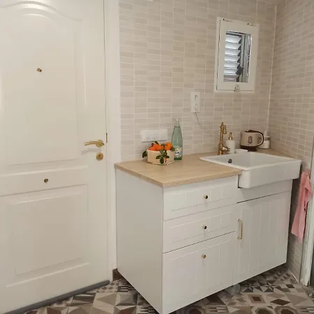 Apartmán Miramar Estudio -7 *